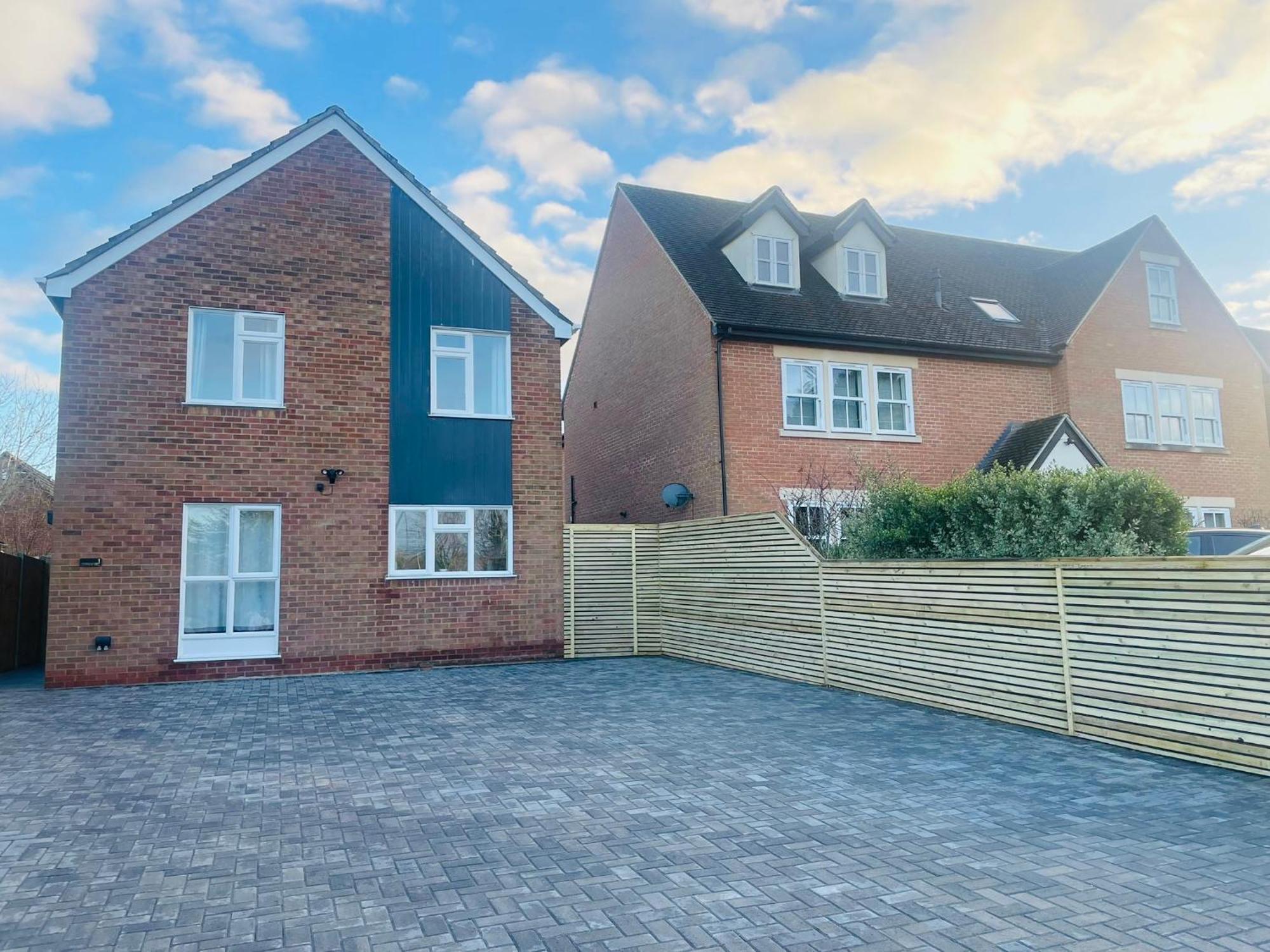 Luxury Central Oxford Detached Home Exterior photo